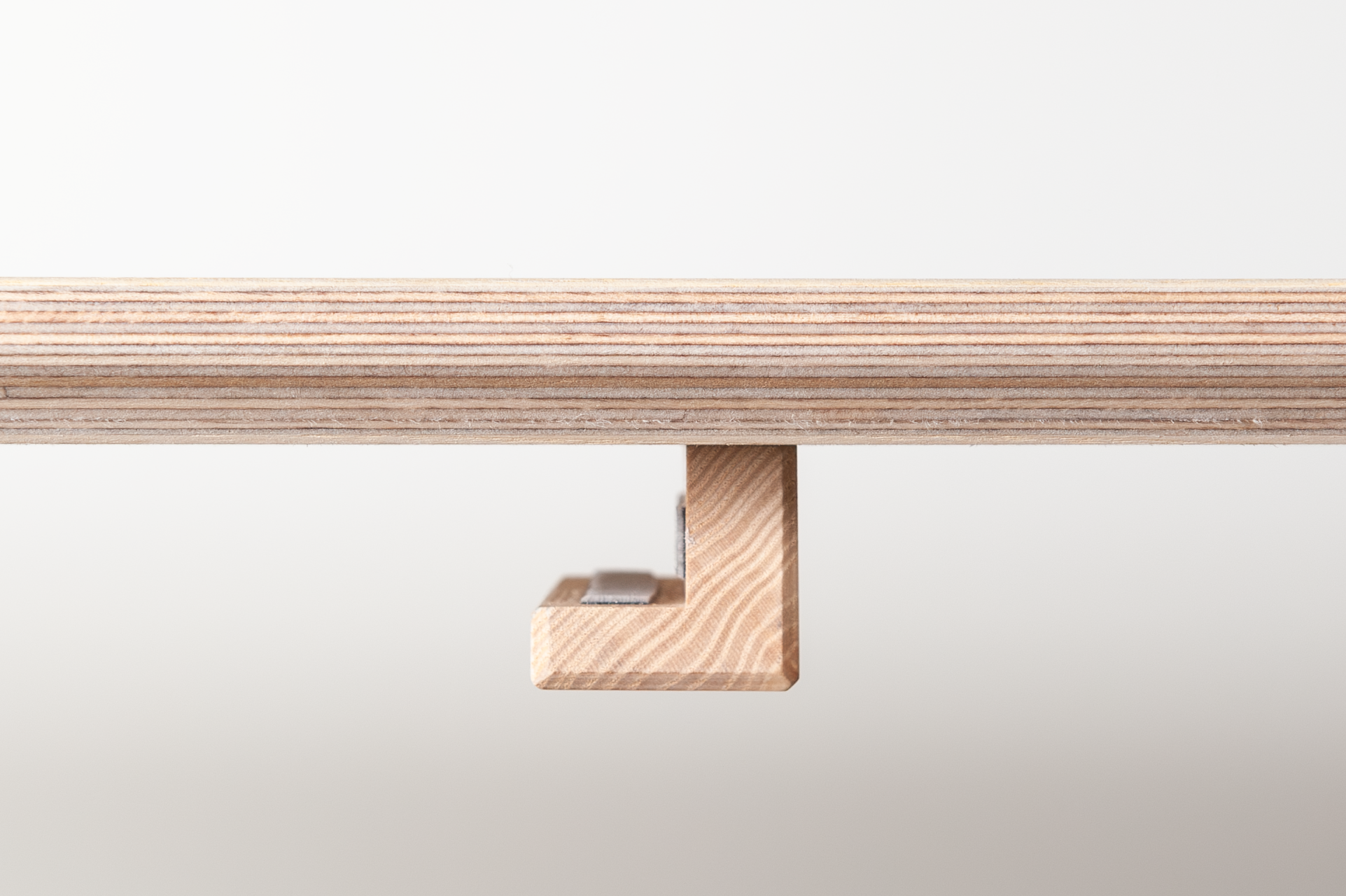 Upphängningsmedar i trä, trämedar, upphängningsmedar, detalj