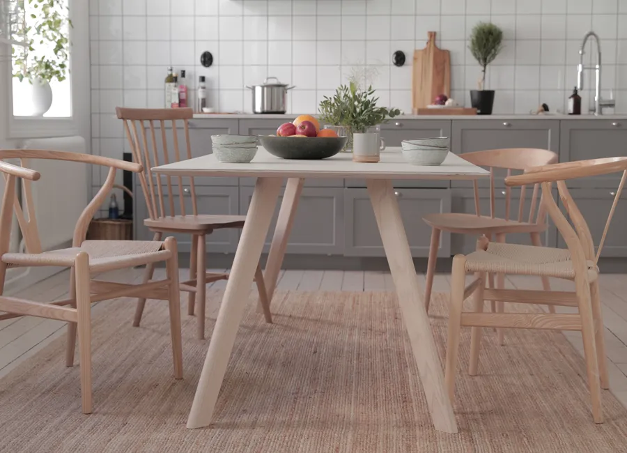 Rektangulärt bord, vinklade ben, miljö