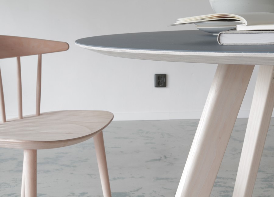 Runt bord, vinklade ben, detalj 1