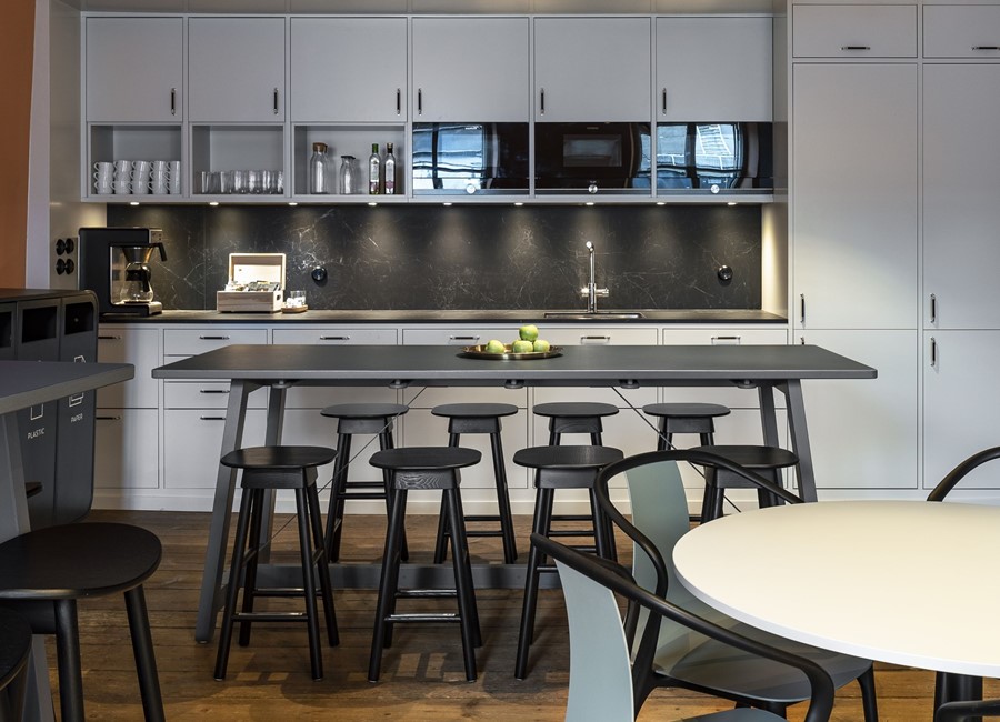 Matbordet StandByMe från Lundbergs Möbler kan cirkulera och återbrukas likt träpallen SitOnMe